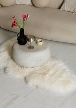 Hvidt lammeskind med stikninger XXXXL