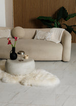 Hvidt lammeskind med stikninger XXXXL